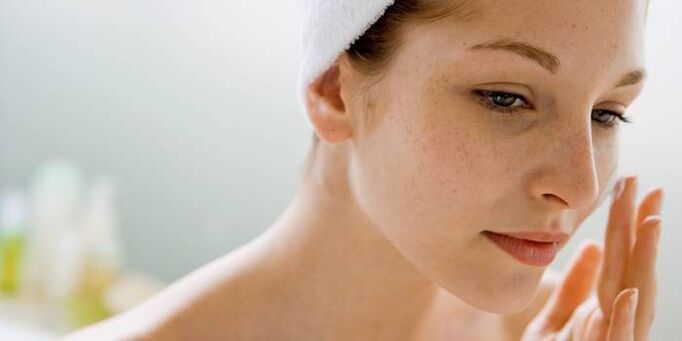 Regular use of essential oils to moisturize human skin